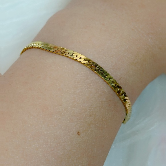 LOW START - CHRISTIAN DIOR GOLD TONE BRACELET- 7” long - Picture 9 of 12
